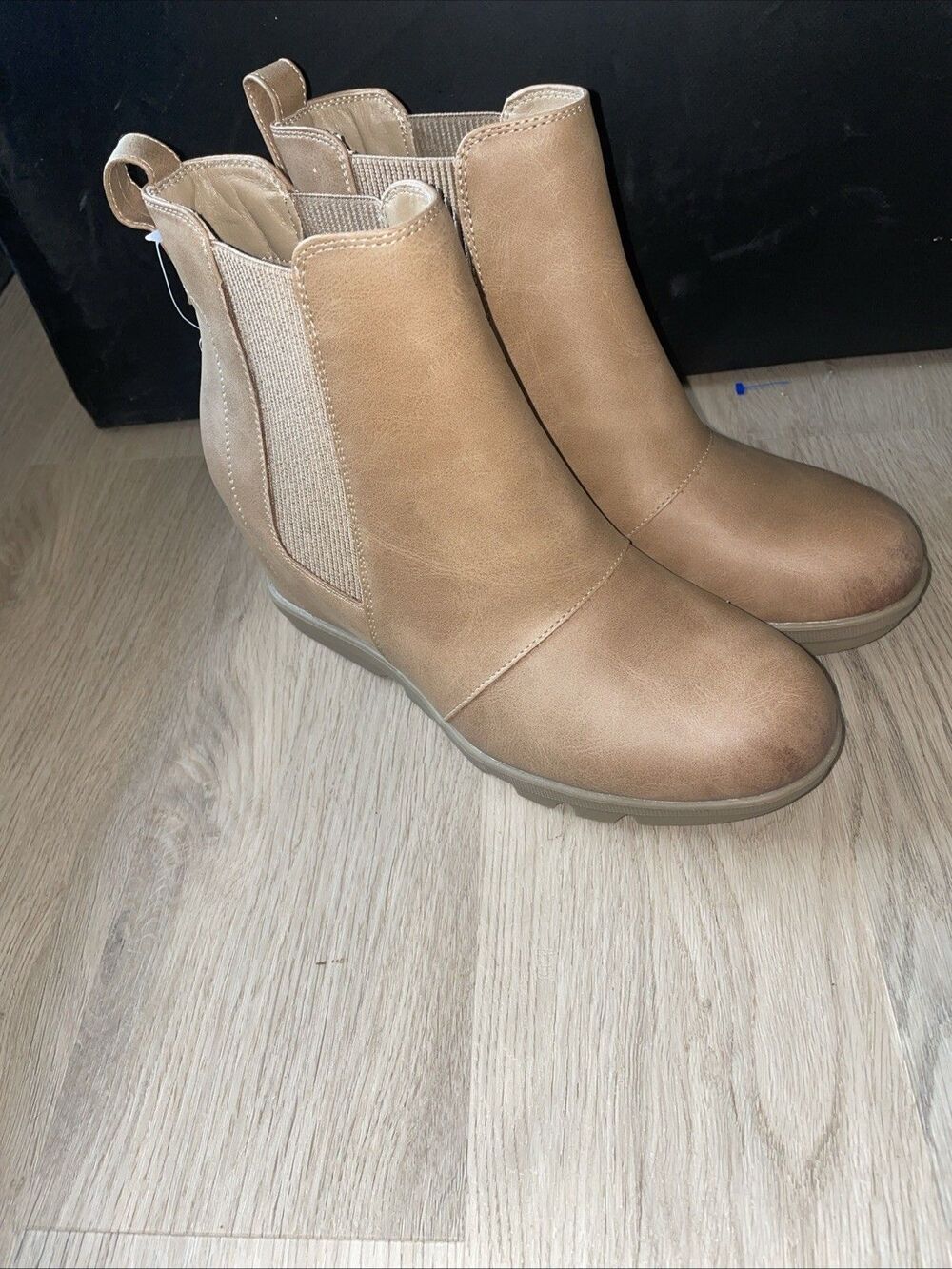 Cabincore Urban Boho Athlefit Women's NWT Ankle Wedge Chelsea Bootie 8.5